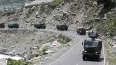 magari ya kijeshi ya India yanaonekana yakielekea katika eneo la ladakh