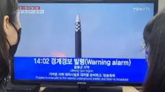 북한이 2일 오전 발사탄 단거리 탄도미사일 3발 중 1발이 NLL 이남 공해상에 떨어지면서 울릉도에 공습경보가 발령됐다