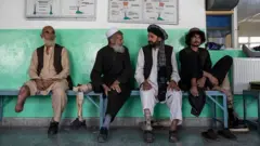 کمیسیون حقوق بشر افغانستان خواستار سهم دهی به معلولان جنگ در مذاکرات صلح شد