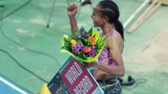 Atileet Gudaaf Tseggaay fageenya 1500m fiigicha mana keessaan rikardii haaraa galmeessite