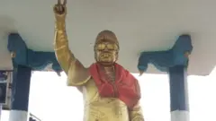எம்.ஜி.ஆர் சிலை