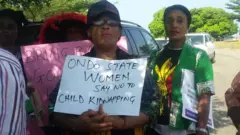 Aworan awon obinrin to n fehonu han lori Gold Kolawole
