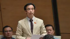 Đại biểu Nguyễn Quang Tuấn trong một kỳ họp Quốc hội khóa XIV