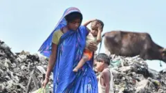 जागतिक बँकेनुसार 1990 ते 2015 या काळात 25 कोटींपेक्षा अधिक भारतीय गरिबीतून बाहेर आले.