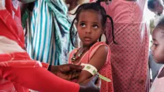 በትግራይ ባለው ጦርነት ምክንያት ወደ ሱዳን ከተፈናቀሉት መካከል የሆነችው የአራት ዓመቷ ሕጻን ክትትል ሲደረግላት