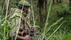 Umusirikare wa Republika Iharanira Demokrasi ya Kongo, mu gihe c'imirwano n'abarwanyi b'umugwi ADF Nalu mu kwezi kwa mbere 2018