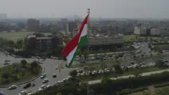 வீடு தோறும் மூவர்ணக் கொடி திட்டம் தேச பக்தியா? வணிகமா?