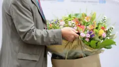 گلی به جمال روی غریبه‌ها؛ تلاش برای کرونا سیتزی اجتماعی