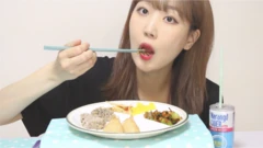 '소식 먹방' 유튜버 수하는 "1인분보다 적게, 먹고 싶은 음식을 적당히 먹으려고 한다"고 말했다