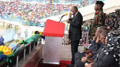 Magufuli akifuta machozi