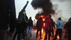 این حقوقدانان ایرانی با اشاره به شلیک به معترضان از حسن روحانی پرسیده‌اند "فرمانده عملیات در حوادث رخ داده چه شخص یا اشخاصی بوده اند و دستور استفاده از سلاح گرم توسط چه کسانی صادر شده است؟"