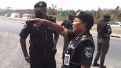 Ọga ọlọpaa Ọnadẹkọ atawọn ọga ọlọpaa kan