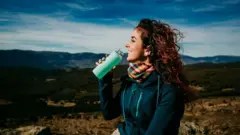 Mulher com olhar otimista