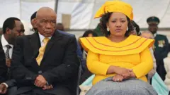 Thomas Thabane y su esposa actual, Maesaiah Thabane