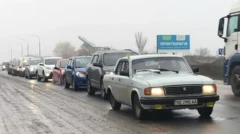 المئات يغادرون خيرسون بالسيارات هربا من القصف الروسي المستمر