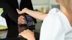 يمكن استخدام الشريحة بشكا معتاد مع ماكينات الدفع الآلي