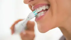 مسواک زدن