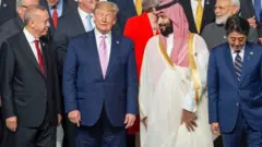 ترامب يتوسط بن سلمان والرئيس التركي رجب طيب أردوغان