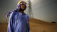 கத்தாரில் இந்திய தொழிலாளர்கள்