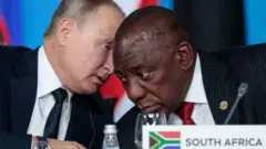 Perezida Ramaphosa na Perezida Putin, bafashwe isanamu mu nama yo muri kahise, baravuganye kuri terefone ku wa kane