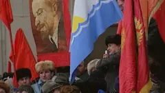 Люди с флагами
