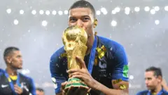 ২০১৮ ফিফা বিশ্বকাপ জয়ের পর কিলিয়ান এমবাপে