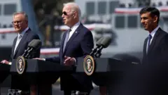 The three leaders' news conference