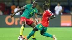 Onye egwu Cameroun na onye egwu Guinea-Bissau