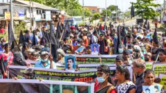 උතුරු නැගෙනහිර අතුරුදහන්වූවන්ගේ ඥාතීන්ගේ අඛණ්ඩ උපවාසයට දින 2000 යි!