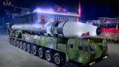 북한이 지난해 10월 10일 노동당 창건 75주년을 맞아 열병식을 개최하고 신형 ICBM 추정 무기를 공개했다.