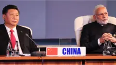 Chủ tịch Trung Quốc Tập Cận Bình và Thủ tướng Ấn Độ Narendra Modi tại Hội nghị thượng đỉnh BRICS lần thứ 10.