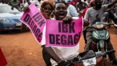 Les manifestants demandent le départ du président malien