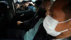 香港《國安法》：警方出動千餘警員拘捕逾50名參與民主派初選人士