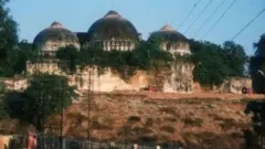 బాబ్రీ మసీదు