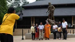 นักท่องเที่ยวไปถ้ำหลวง