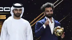 محمد صلاح أثناء توزيع جوائز جلوب سوكر