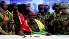 ኣብ ጊኒ ኮናክሪ ወተሃደራት እታ ሃገር ብዕልዋ መንግስቲ ስልጣን ከምዝሓዙ ኣፍሊጦም