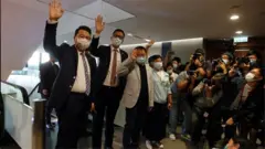 香港立法會泛民主派總辭風波：英國「考慮制裁」中港官員