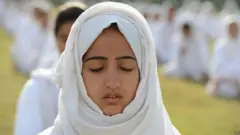 జమ్మూకాశ్మీర్‌లో జరిగిన అంతర్జాతీయ యోగా దినోత్సవంలో పాల్గొన్న విద్యార్ధిని (ఫైల్ ఫొటో)