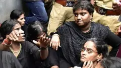 అయ్యప్ప ఆలయానికి వచ్చిన మహిళలు