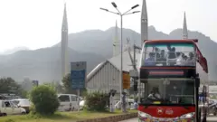 ڈبل ڈیکر بس سروس