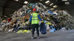 Plastik atıkların oluşturduğu dağ