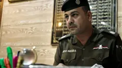 لأول مرة سمحت شرطة بغداد لفريق من بي بي سي عربي بمرافقتها وتصويرها وقائدها الرائد عزيز ناصر