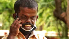 ''வருமானம் இல்லை, ஆனால் சமூக பணியை கைவிடமுடியாது'' மாற்றுத்திறனாளியின் கதை இது.