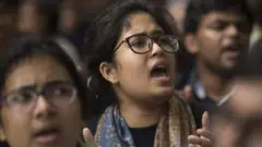 বুয়েটে শিক্ষার্থীরা চারদিন ধরে বিক্ষোভ চালিয়ে যাচ্ছেন।