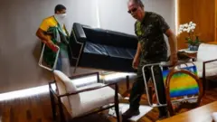 Depredação em Brasília por radicais