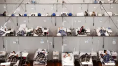 Hospital de campanha montado em ginásio esportivo de Santo André, na Grande São Paulo