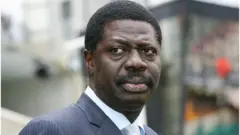 Pape Diouf lors du Championnat de France de football L1, saison 2005-2006. Lens contre Marseille.