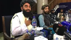 ذبیح‌الله مجاهد، سخنگوی طالبان می‌گوید این گروه "با جدیت" برای تشکیل یک دولت " تلاش" می‌کند.