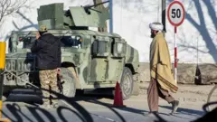 حراس مسلحون